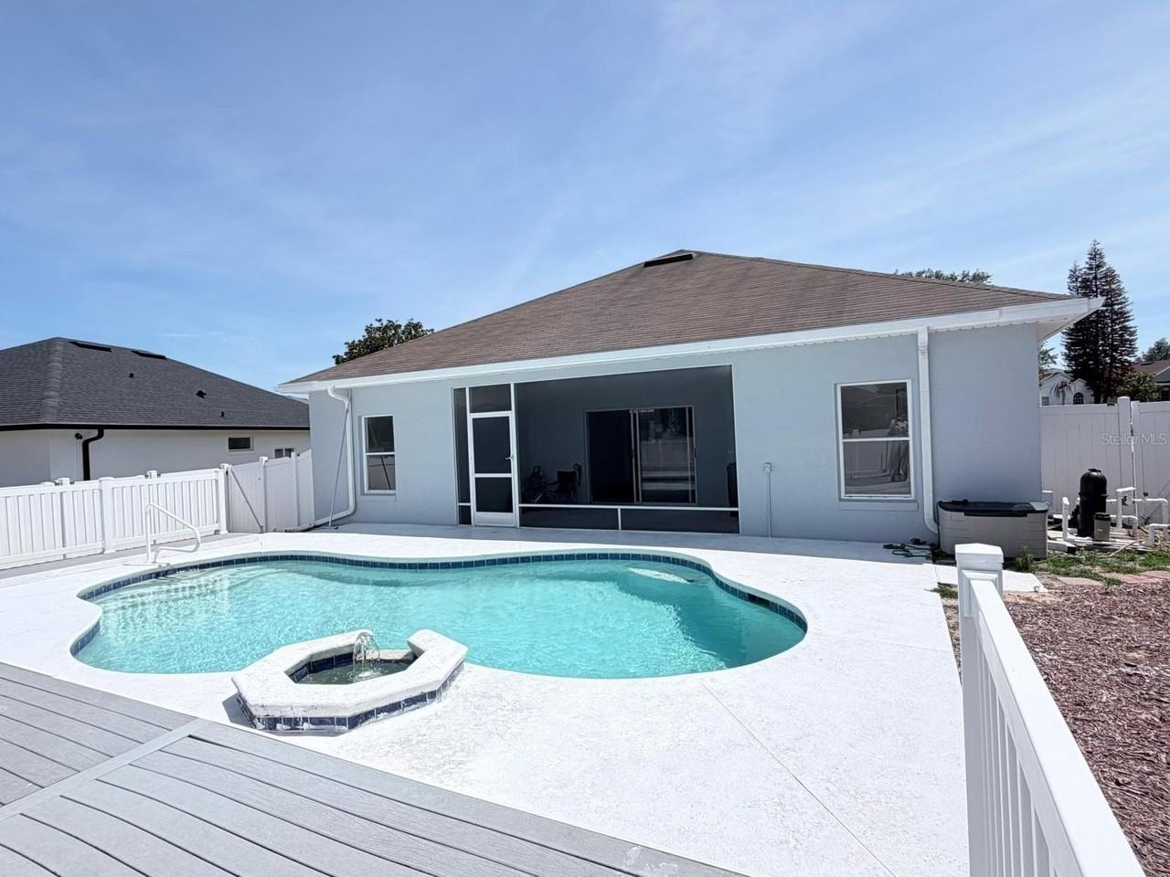 906 Berwick Dr - Photo 2 of 50