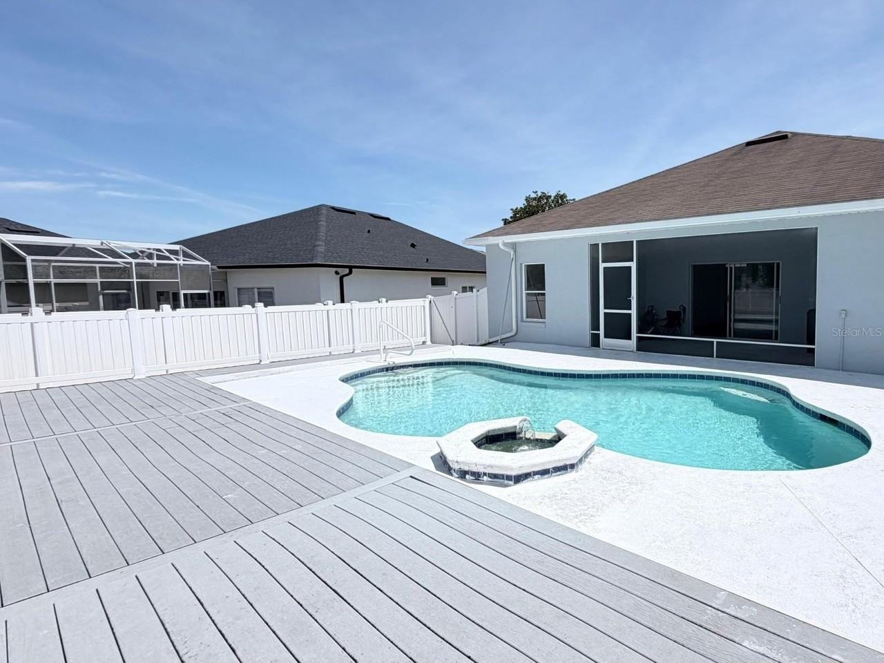 906 Berwick Dr - Photo 3 of 50