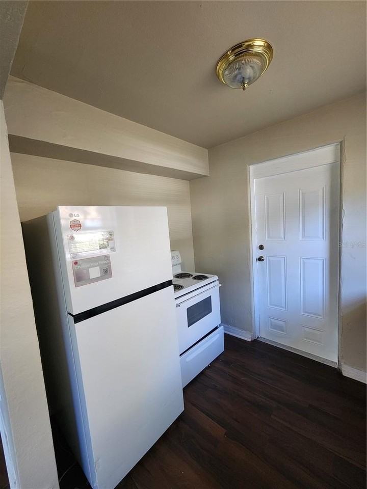 2219 Highland St S #1 - Photo 4 of 7