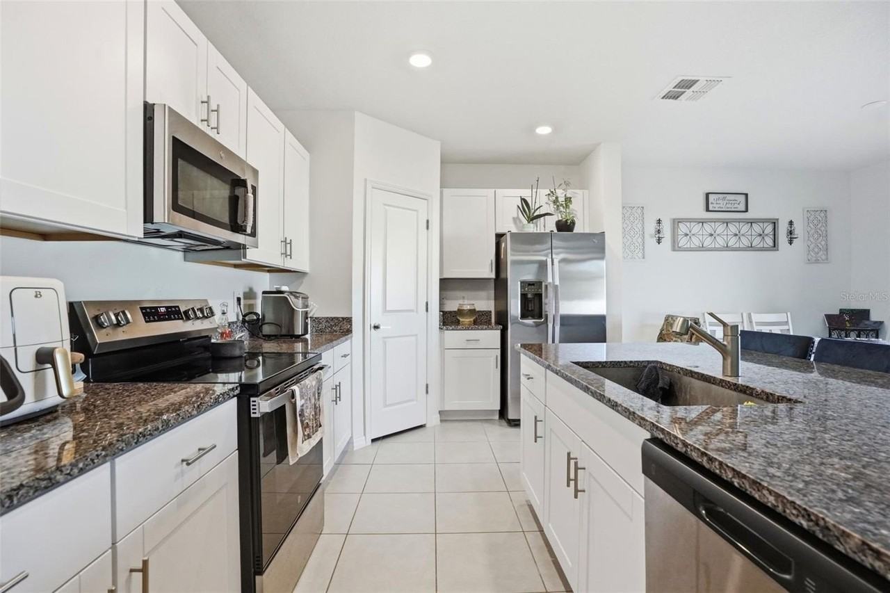 13712 Newbridge St - Photo 4 of 25
