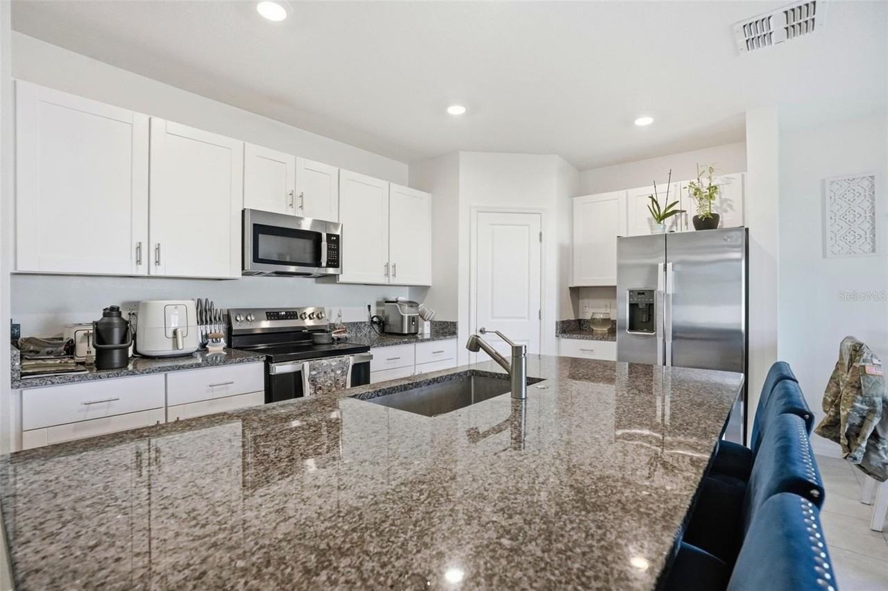 13712 Newbridge St - Photo 5 of 25