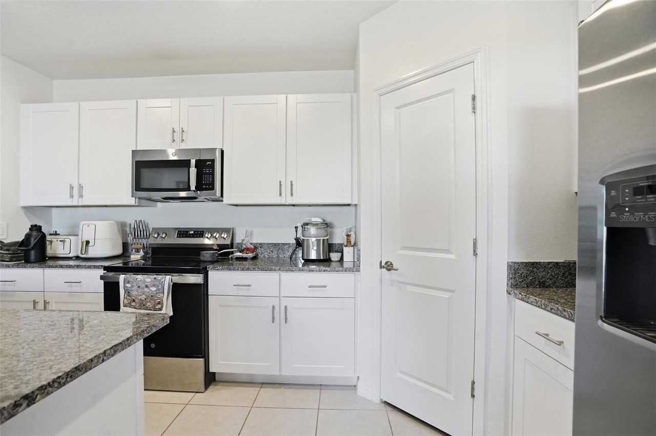 13712 Newbridge St - Photo 6 of 25