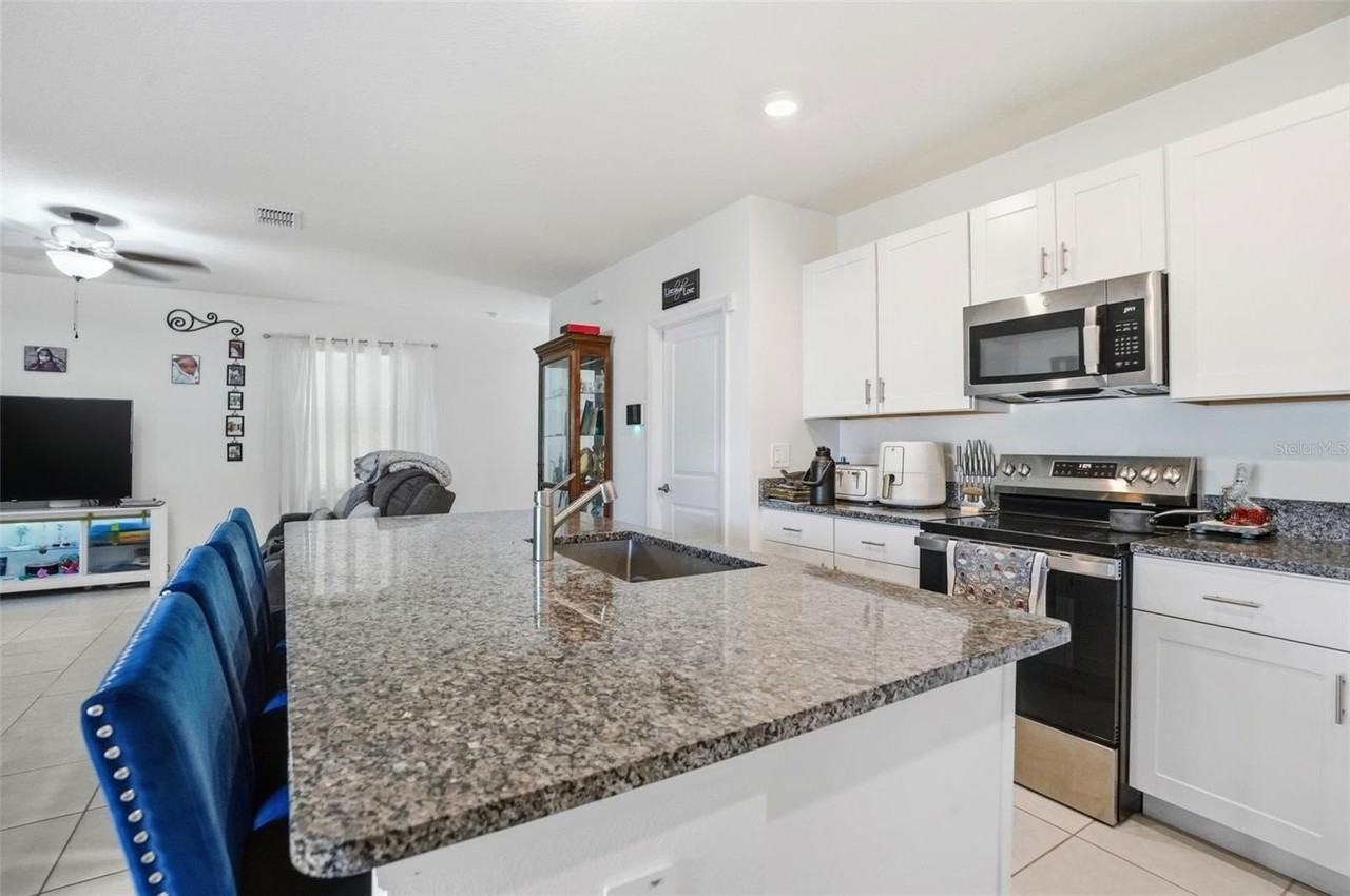 13712 Newbridge St - Photo 7 of 25