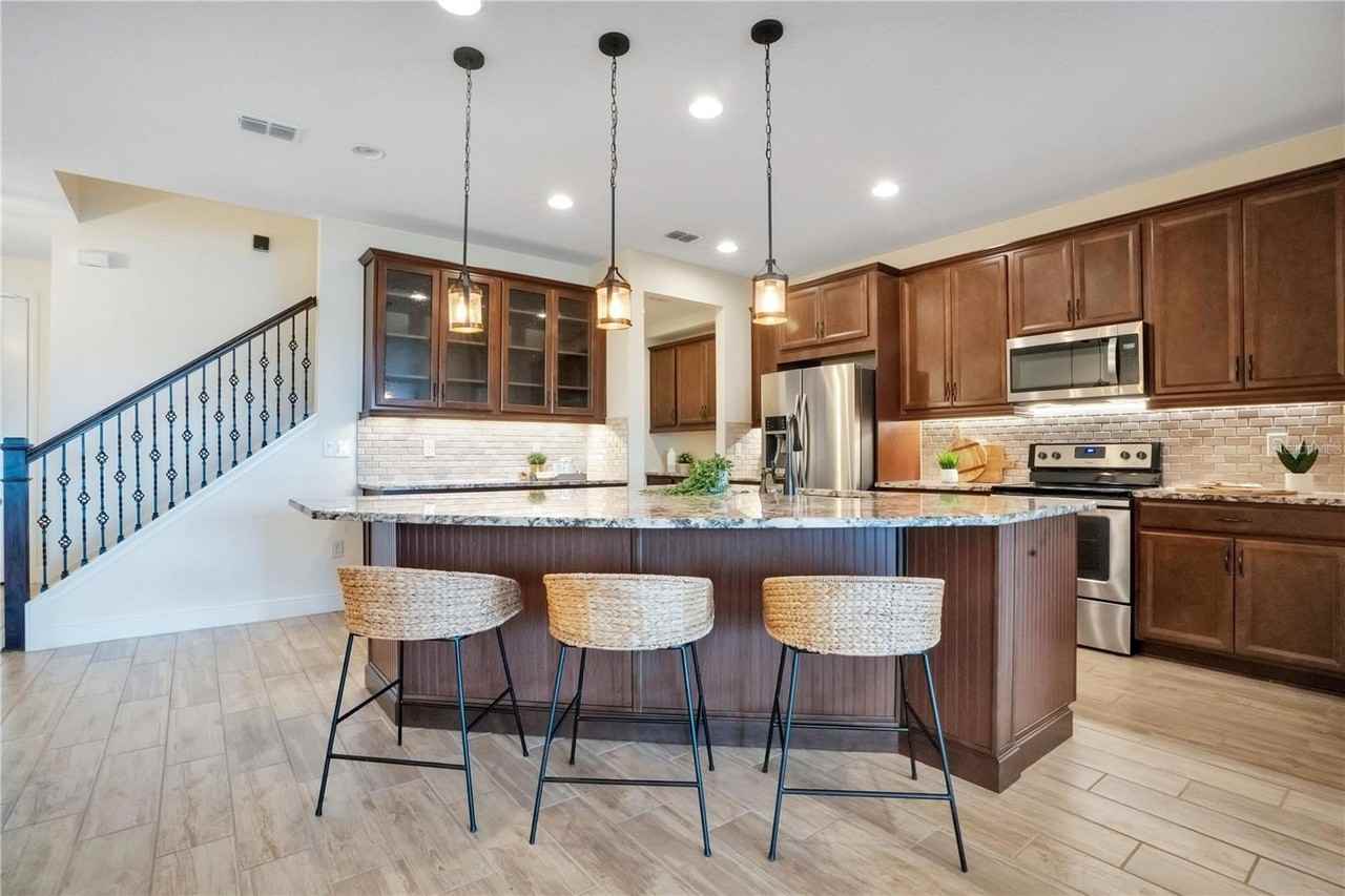 9009 Palm Key Ave - Photo 4 of 34