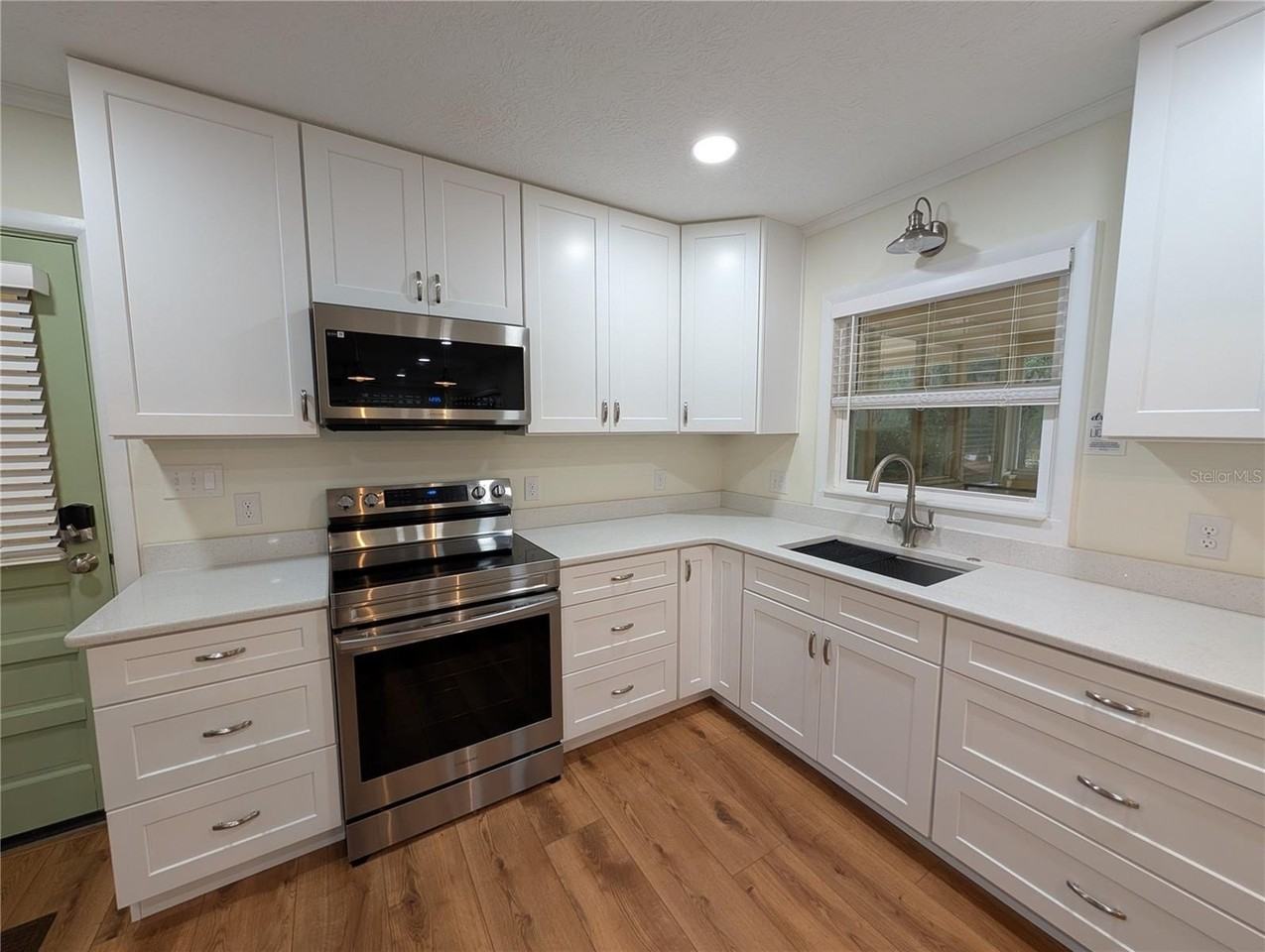 8481 S Great Oaks Dr - Photo 3 of 32