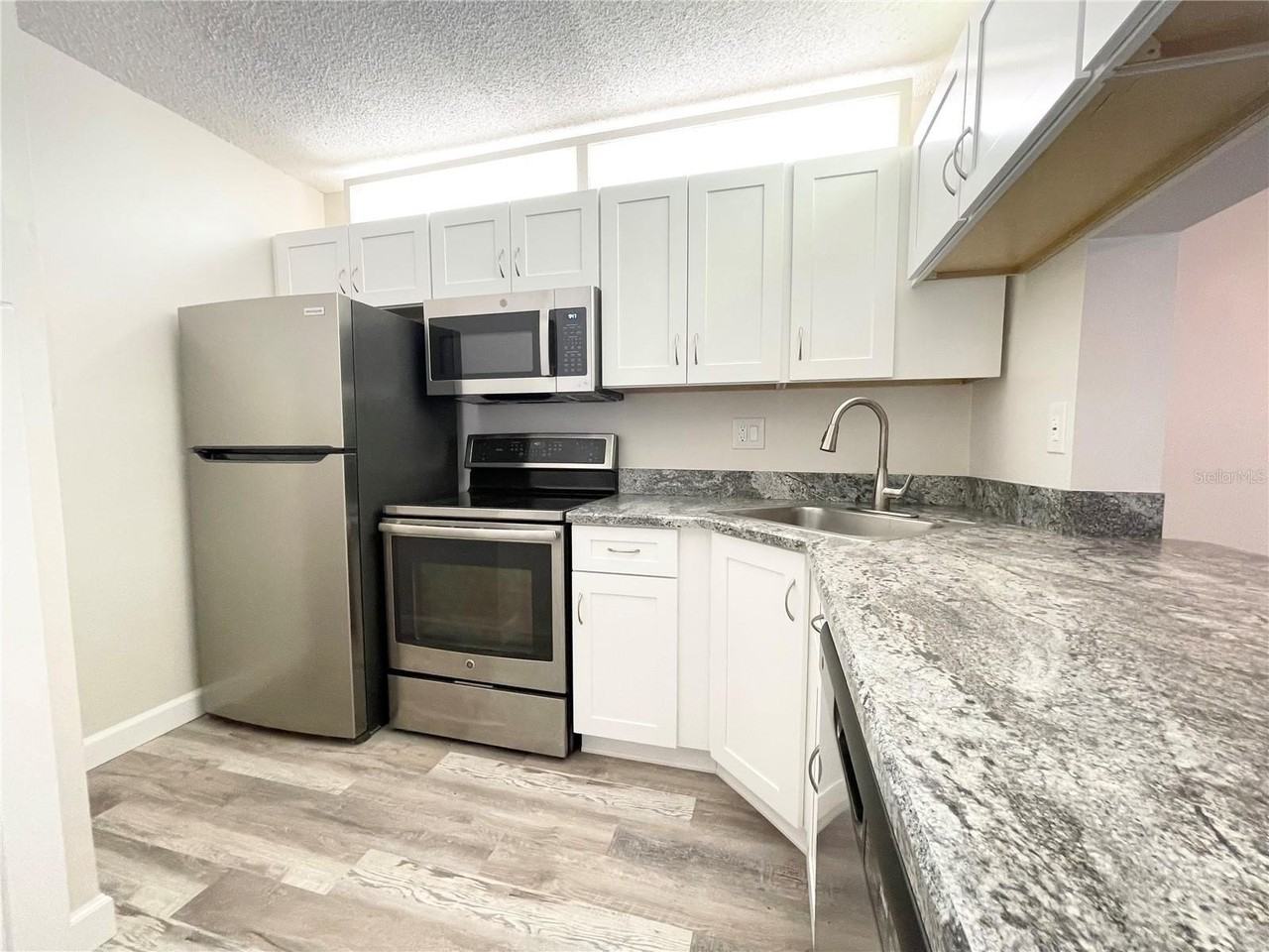1182 Pine Ridge Cir W #C2 - Photo 6 of 30
