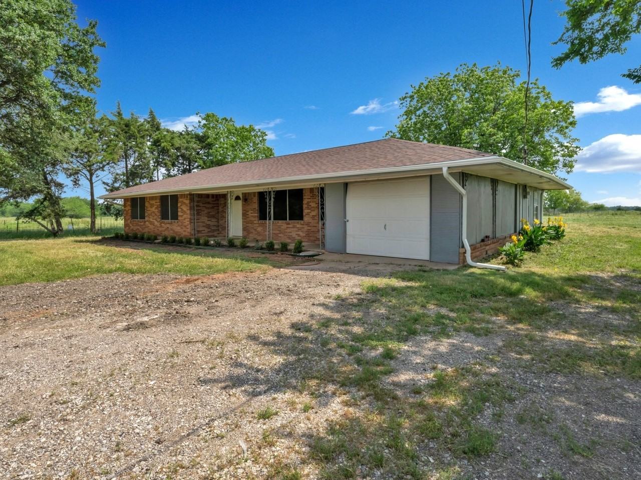 9209 Fm 1570 N - Photo 2 of 36