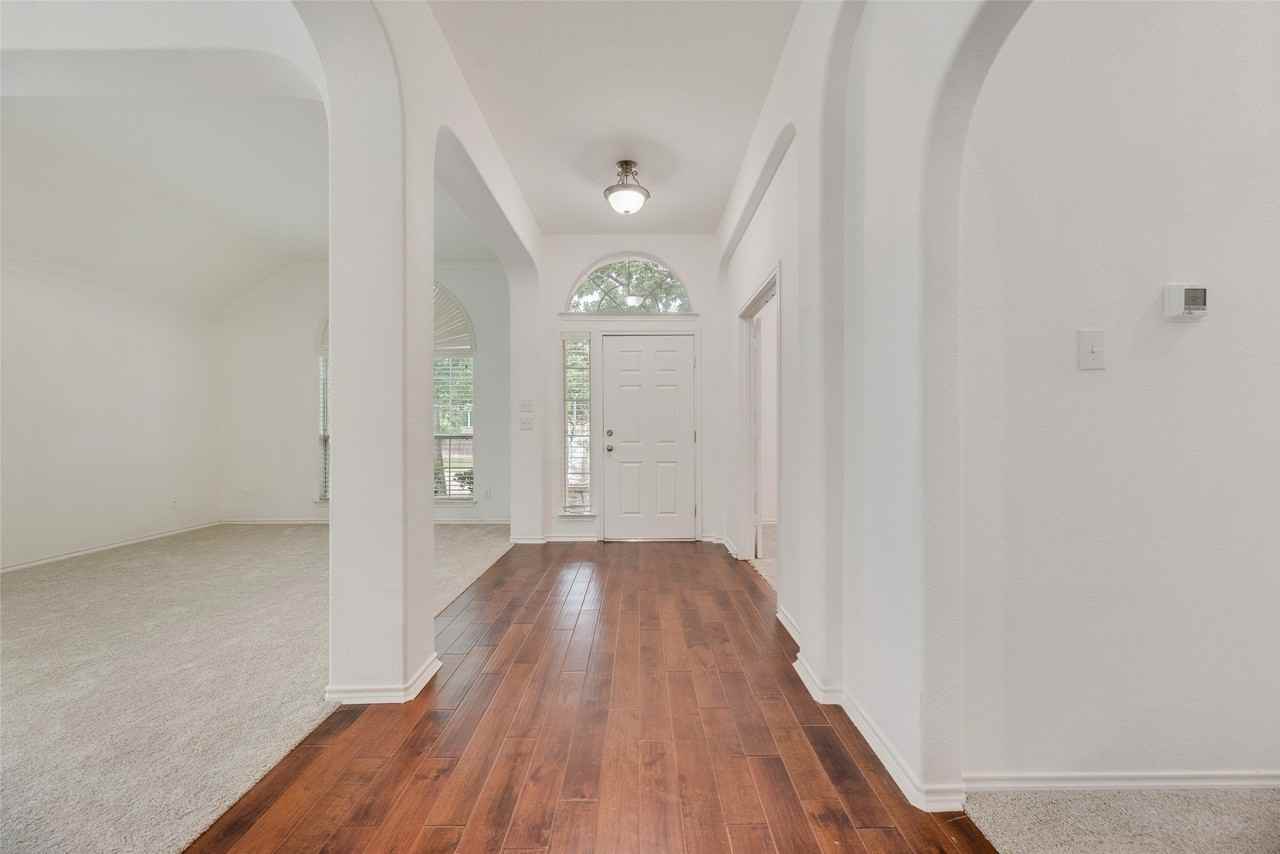 608 Regency Trl - Photo 5 of 28