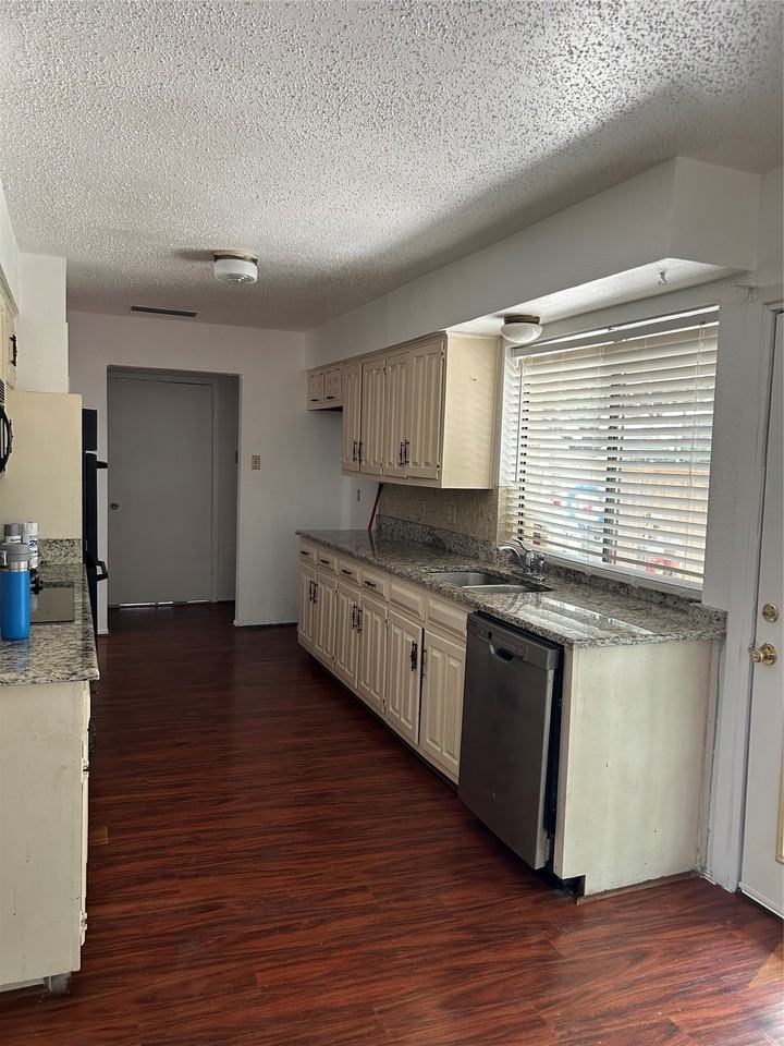 3513 Claymore Dr - Photo 6 of 11