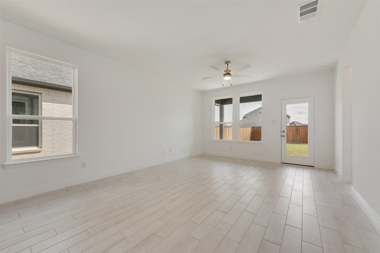 3113 Cordelia Dr - Photo 6 of 19