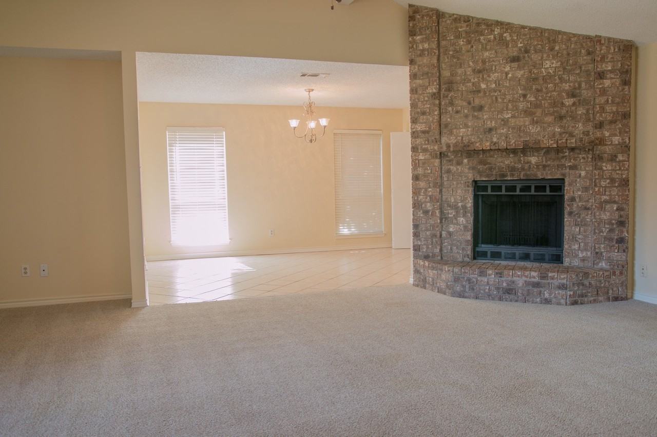 808 Sandhurst Dr - Photo 4 of 30