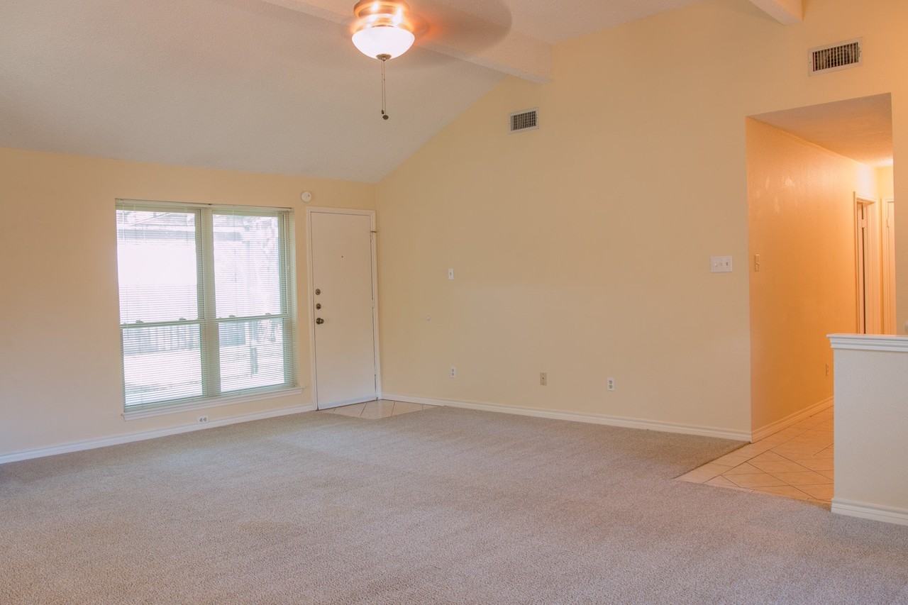 808 Sandhurst Dr - Photo 6 of 30