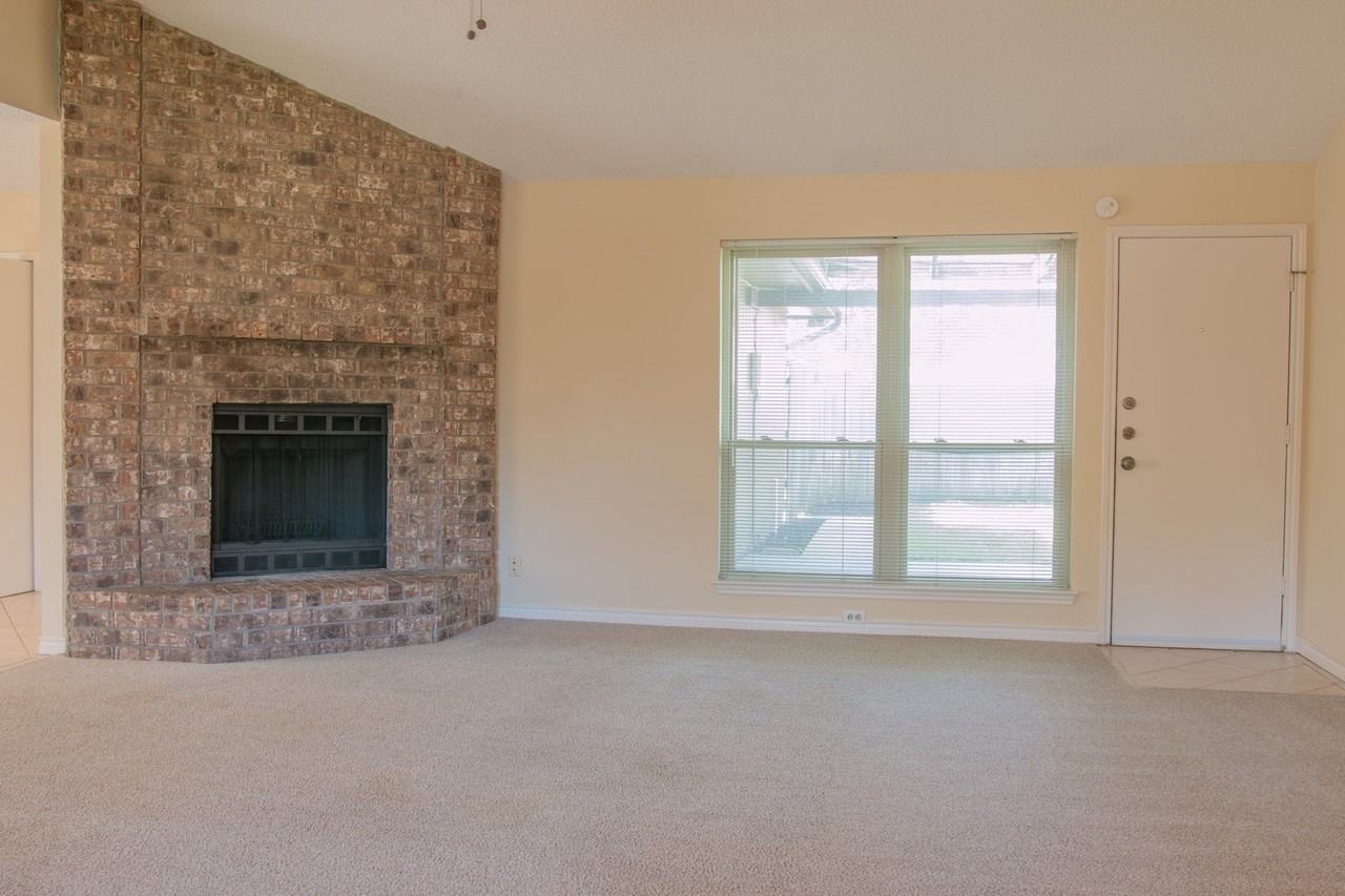808 Sandhurst Dr - Photo 7 of 30