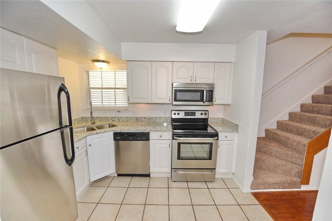4033 Gilbert Ave #205 - Photo 3 of 18
