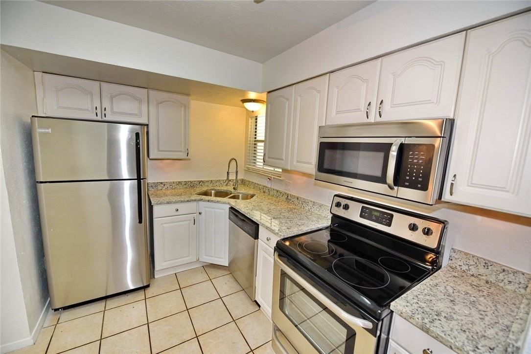 4033 Gilbert Ave #205 - Photo 4 of 18
