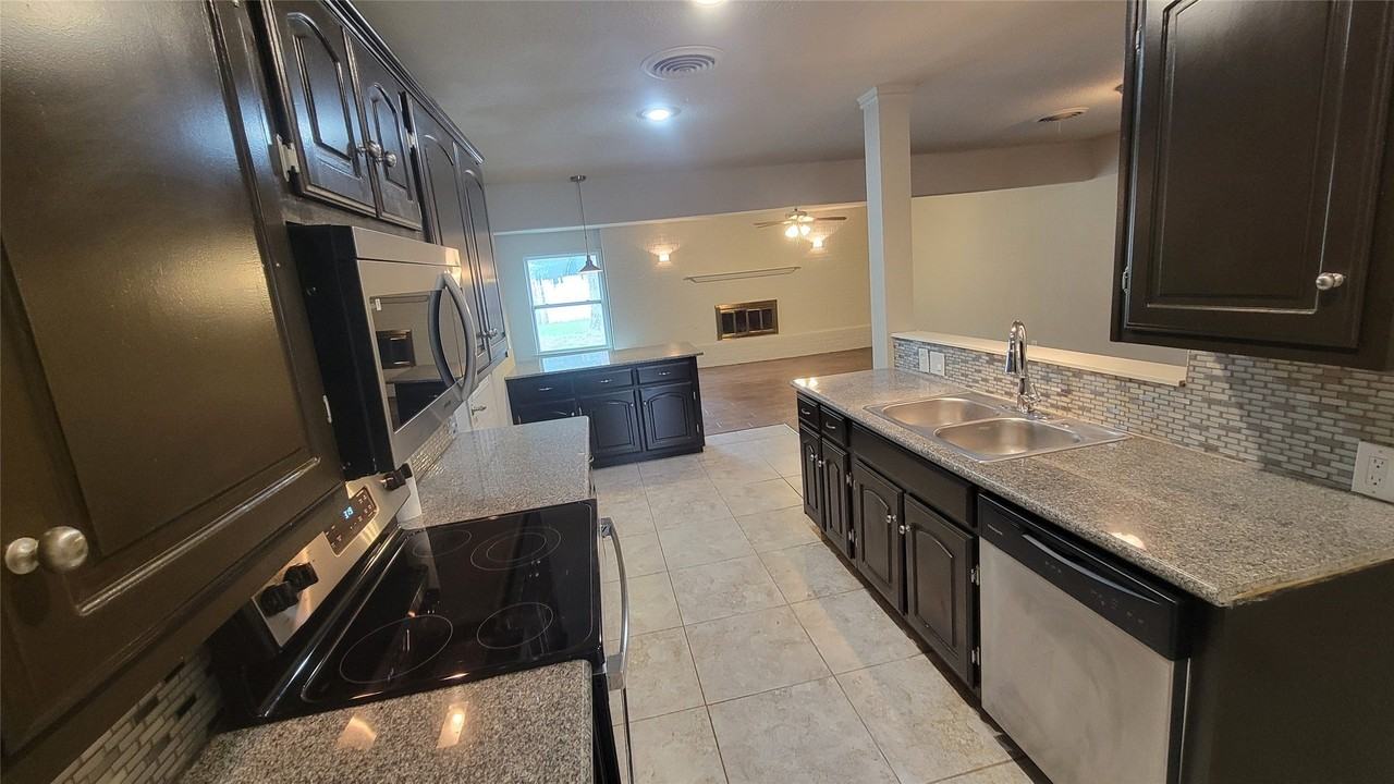 5613 Ammons St - Photo 3 of 28
