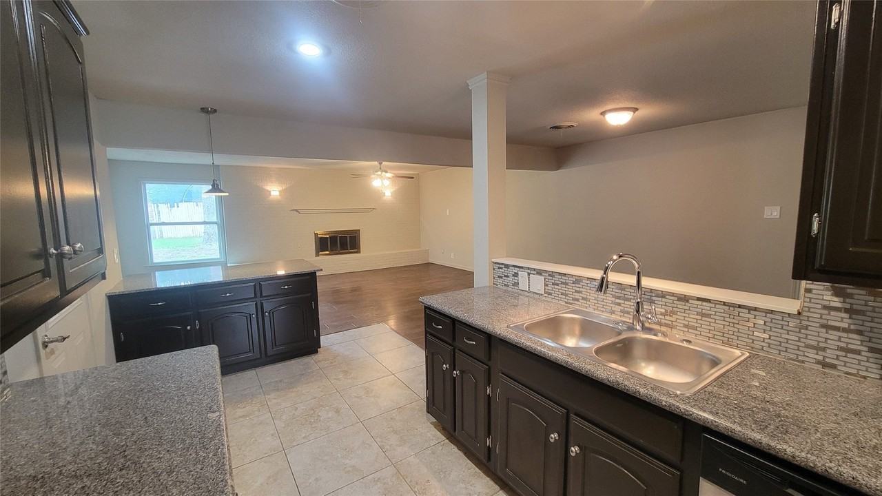 5613 Ammons St - Photo 4 of 28