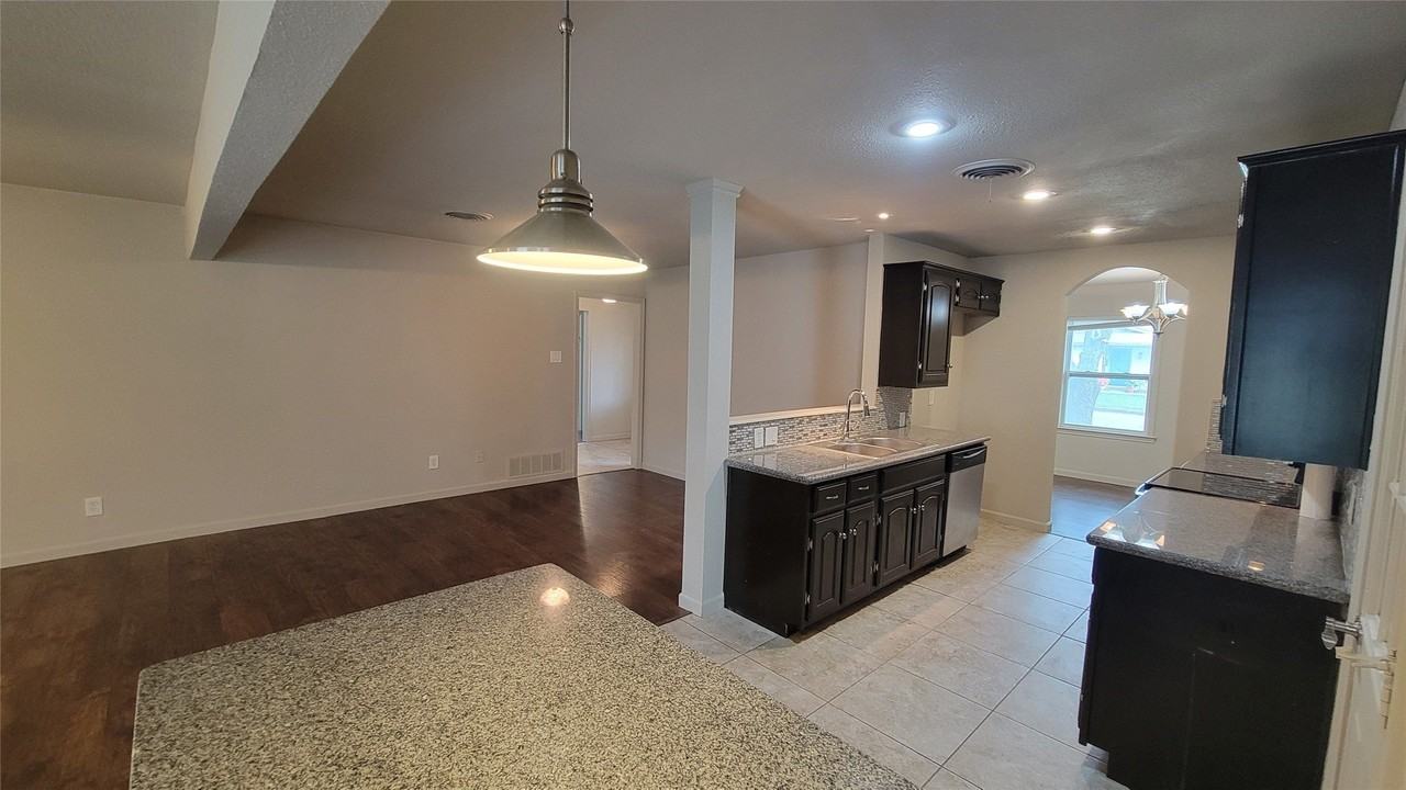 5613 Ammons St - Photo 5 of 28