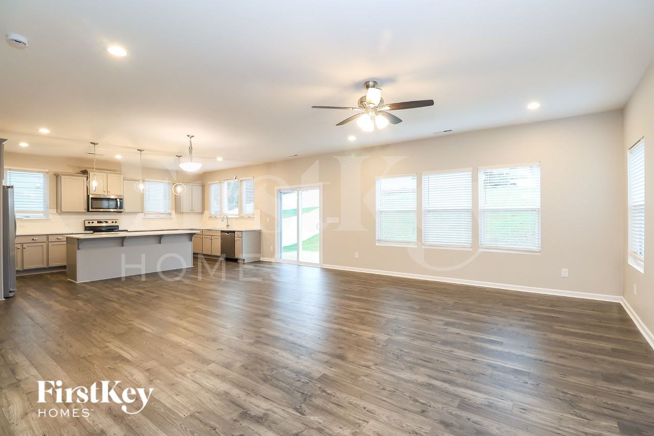 124 Benford Dr - Photo 4 of 19