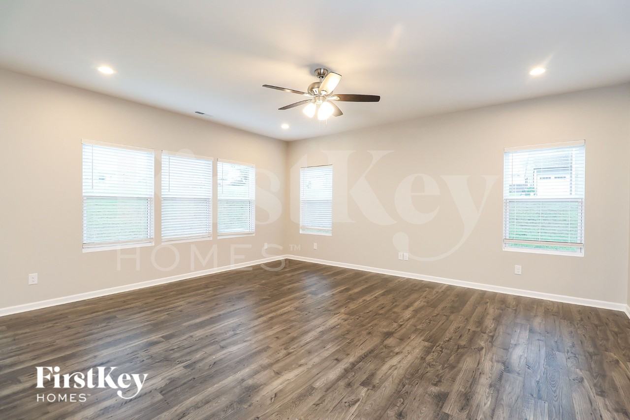 124 Benford Dr - Photo 5 of 19