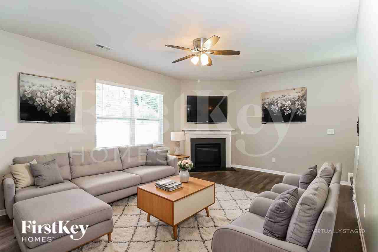 5048 Deisy May Ln - Photo 4 of 19