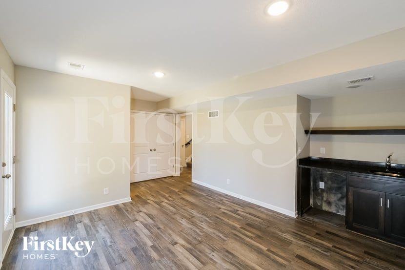 811 S Sunset Ln - Photo 3 of 15