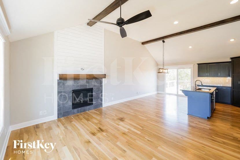 811 S Sunset Ln - Photo 4 of 15
