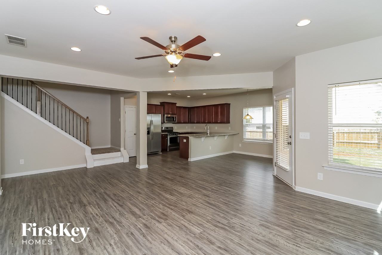 195 Bryon Ln - Photo 3 of 15