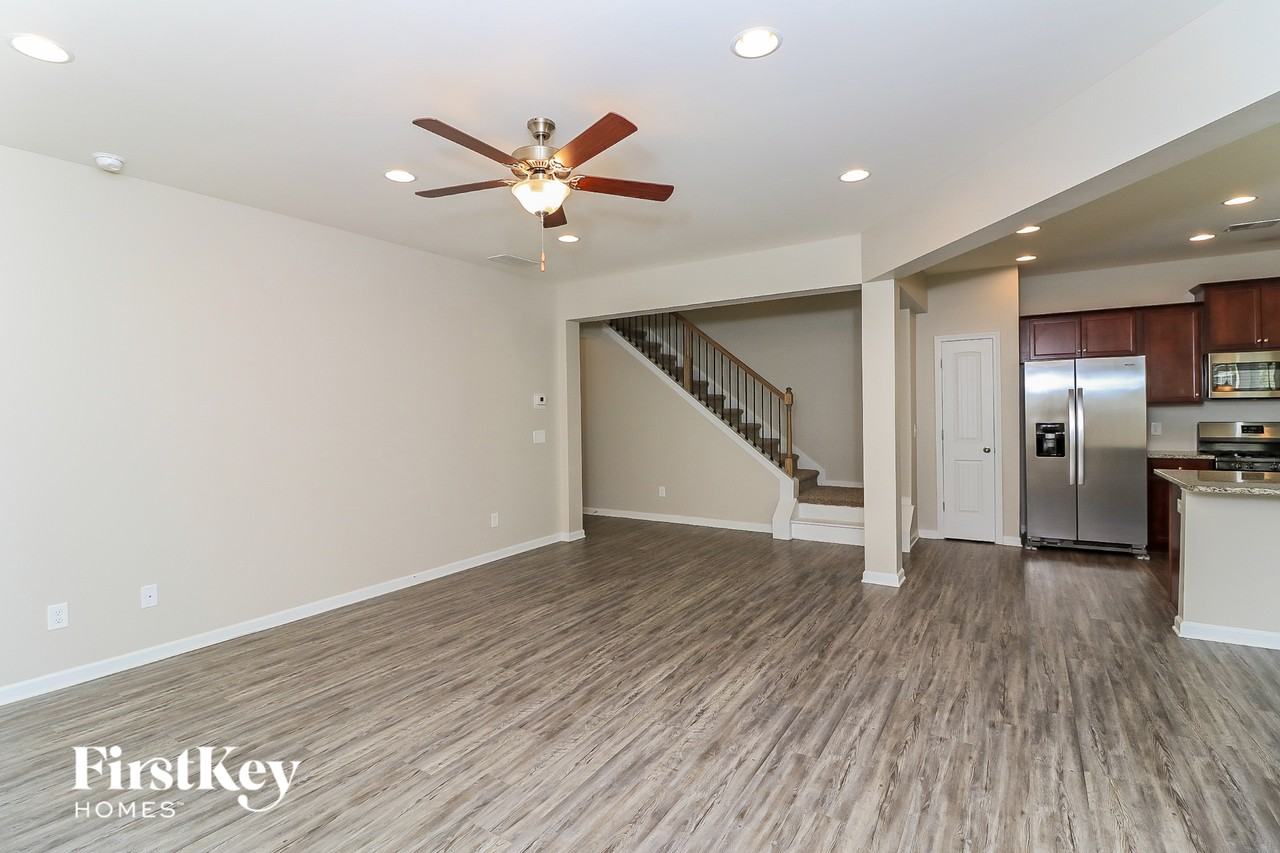 195 Bryon Ln - Photo 4 of 15