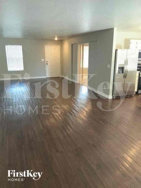 426 Hopedale Ave - Photo 2 of 10