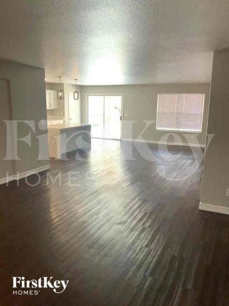 426 Hopedale Ave - Photo 3 of 10