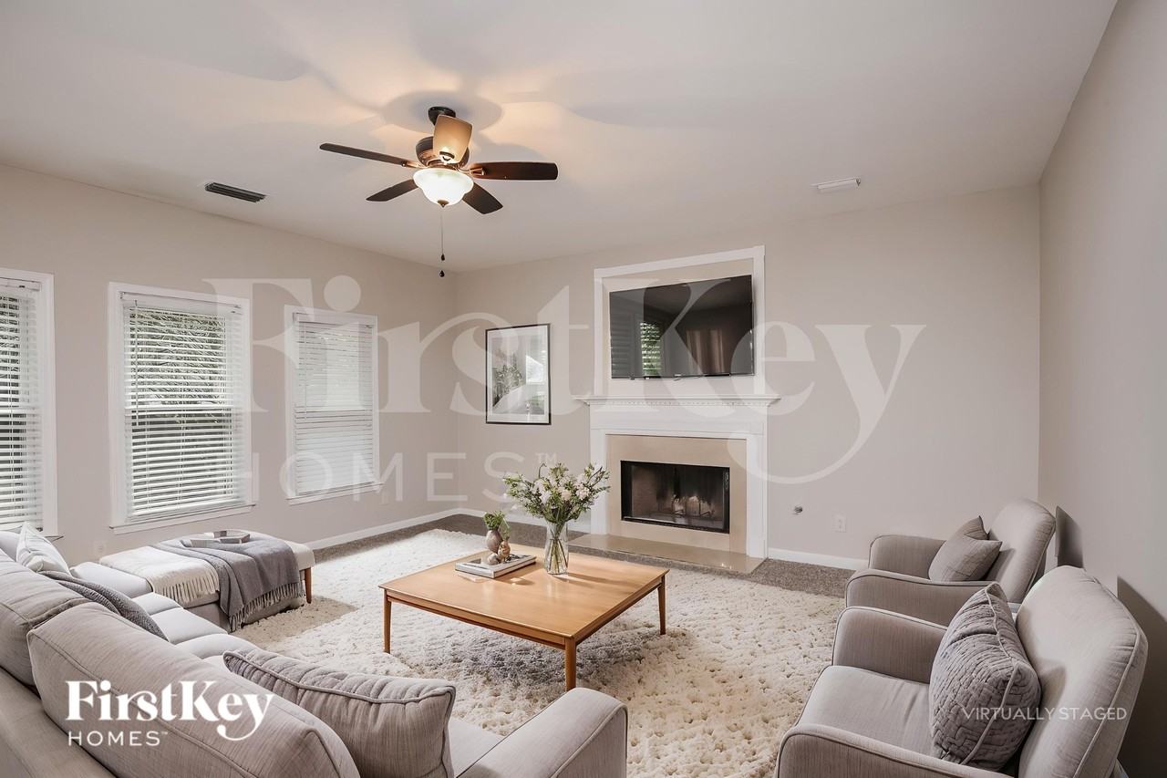 3215 Maple Terrace Dr - Photo 4 of 18