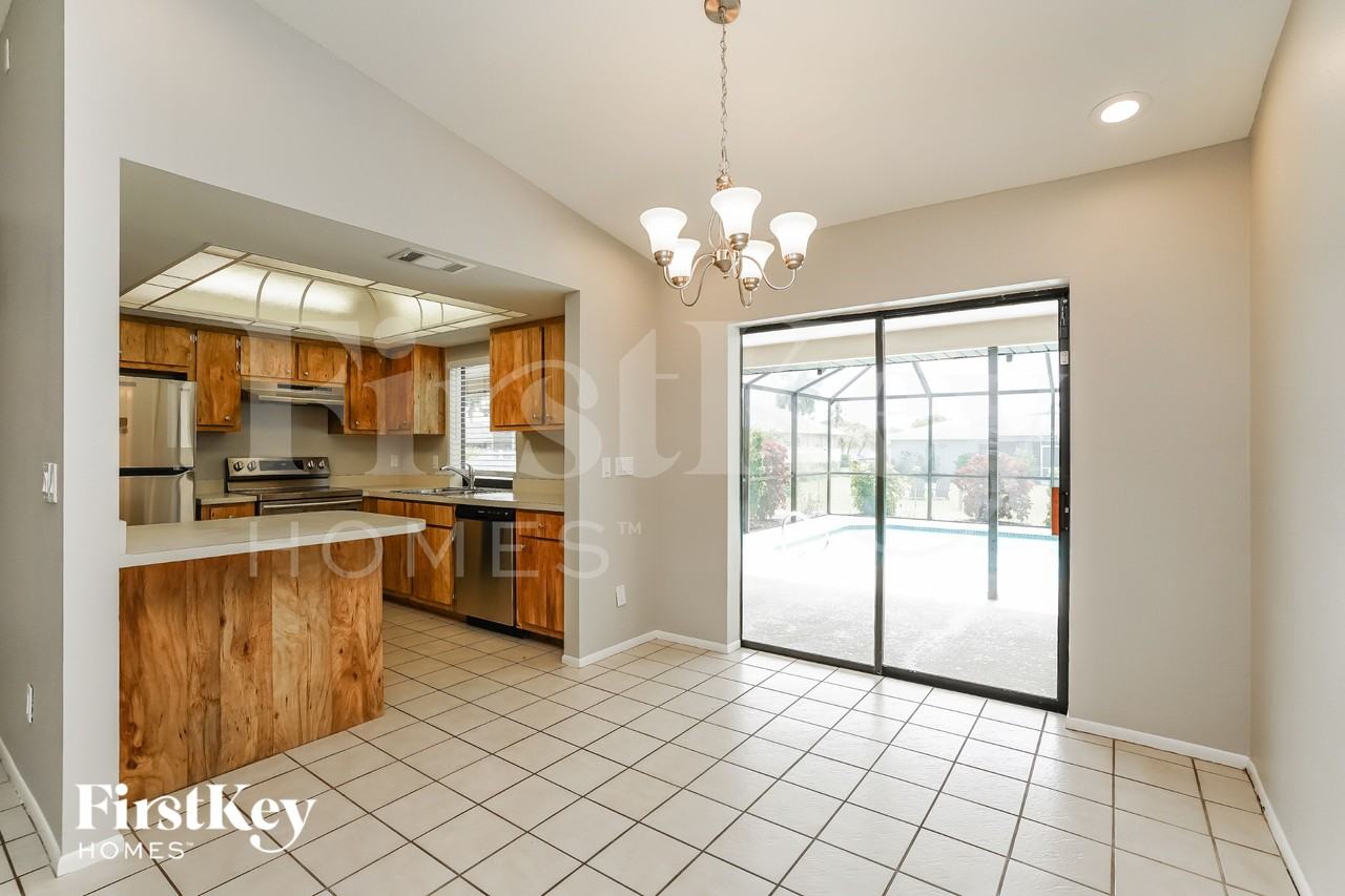 3721 Sw 6th Ave - Photo 4 of 15