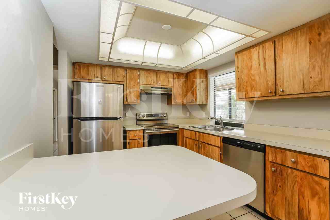 3721 Sw 6th Ave - Photo 5 of 15