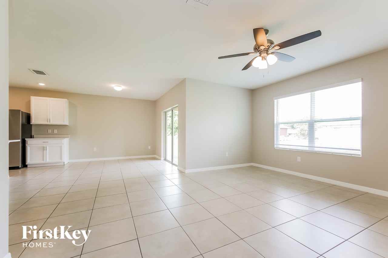 18533 Miami Blvd - Photo 3 of 15