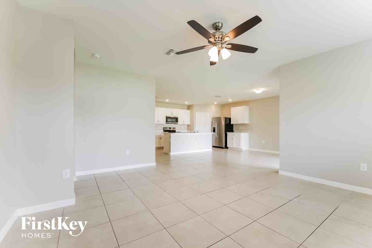 18533 Miami Blvd - Photo 4 of 15