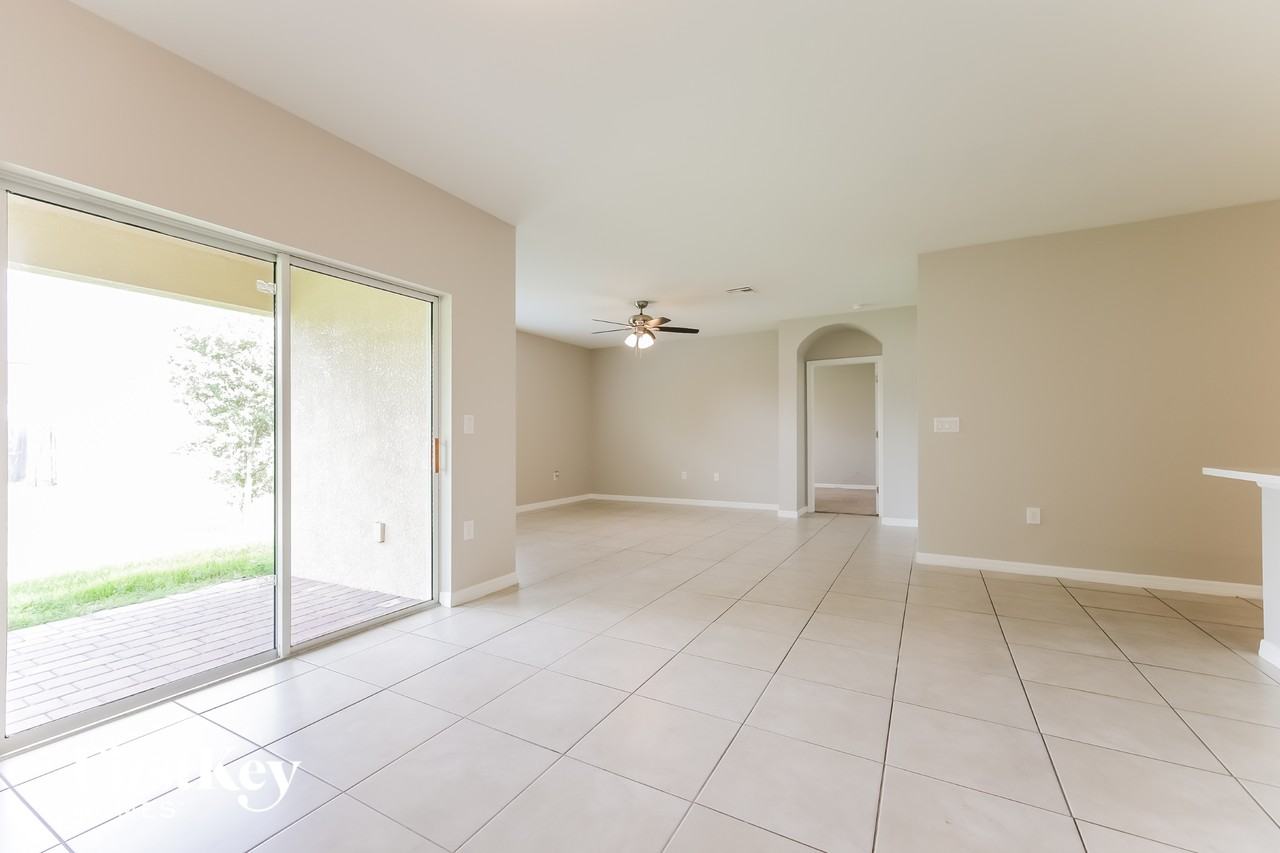 18533 Miami Blvd - Photo 5 of 15
