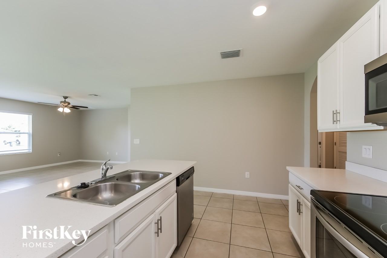 18533 Miami Blvd - Photo 7 of 15