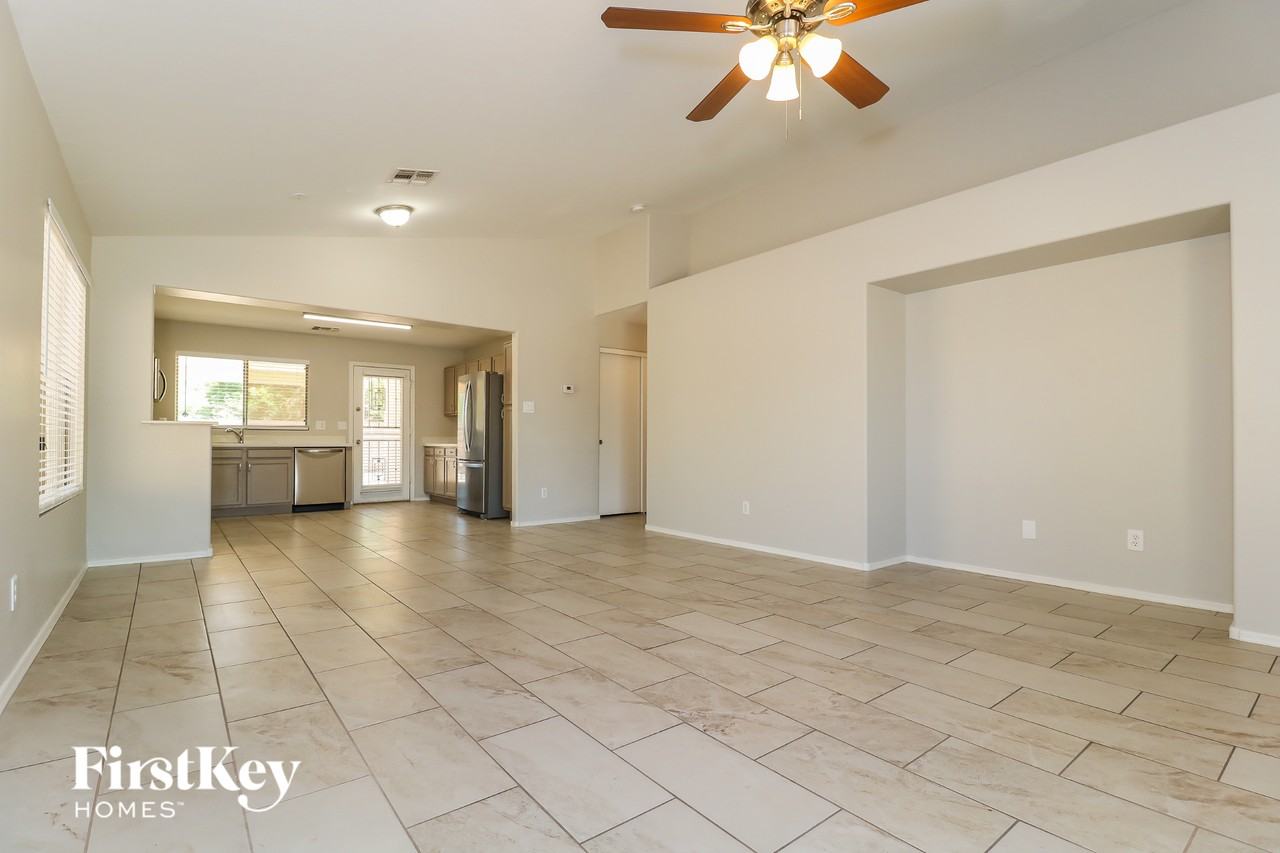 15841 W Morning Glory St - Photo 4 of 15