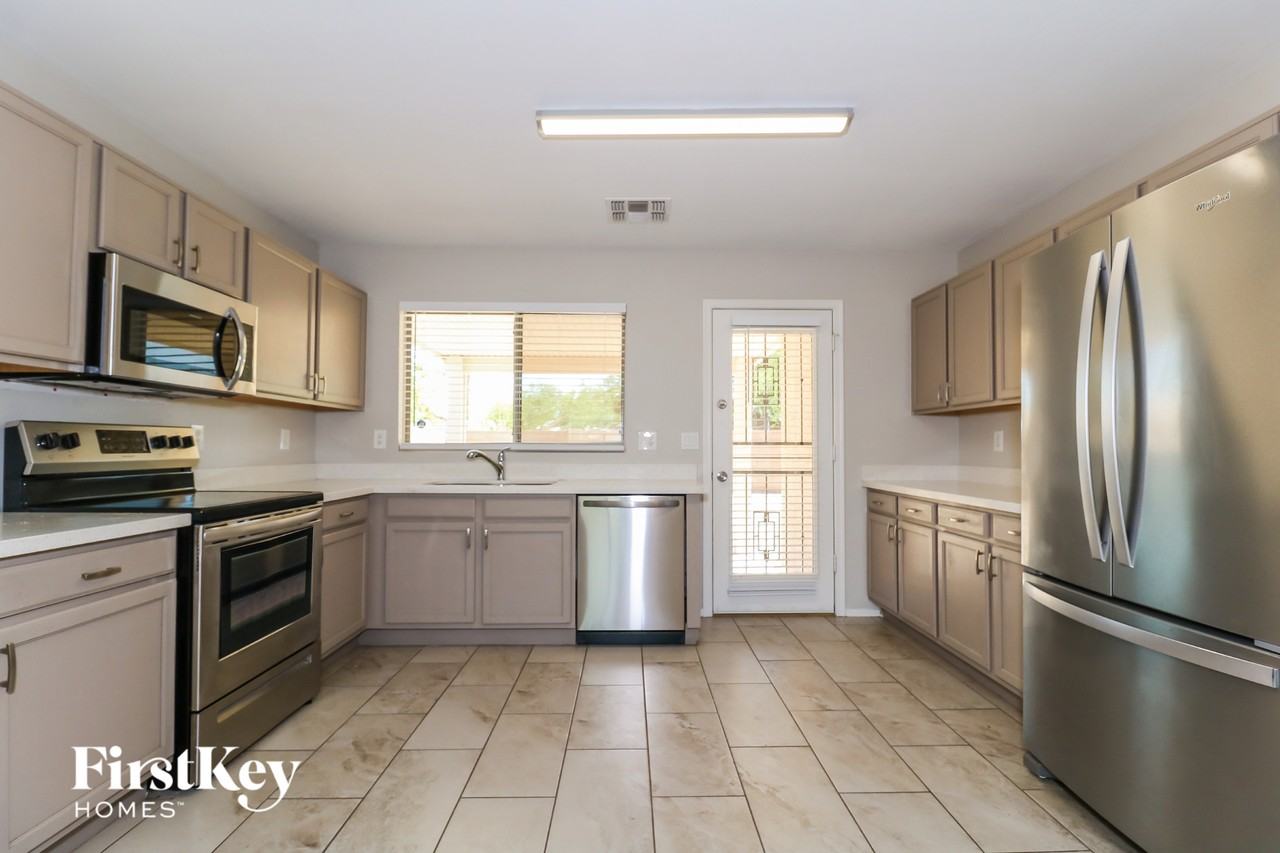 15841 W Morning Glory St - Photo 6 of 15