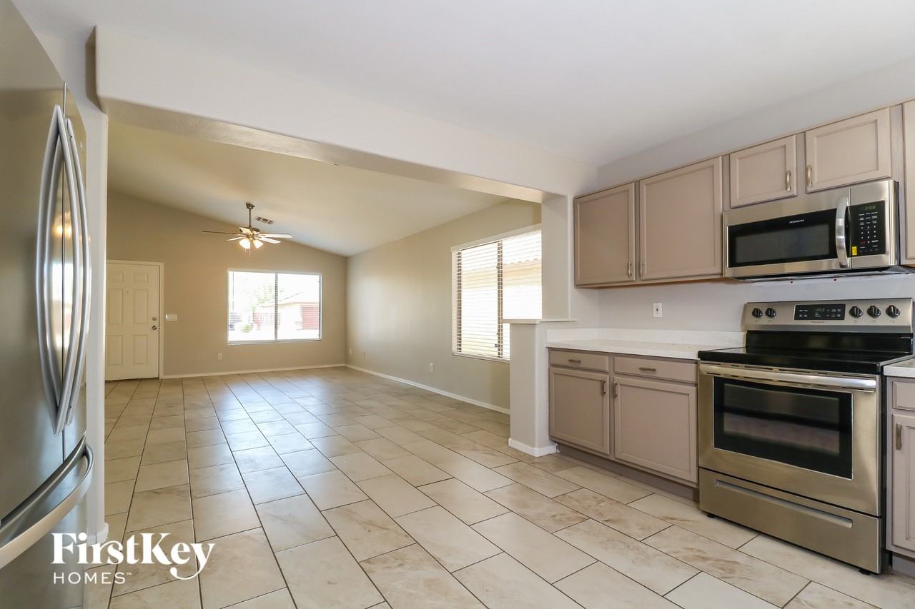 15841 W Morning Glory St - Photo 7 of 15