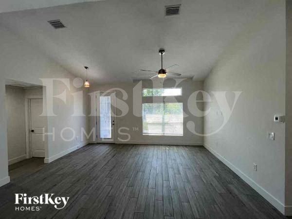7411 Wycliff Dr - Photo 3 of 11