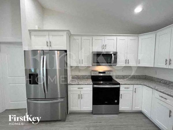 7411 Wycliff Dr - Photo 5 of 11