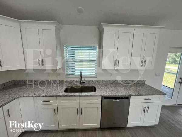 7411 Wycliff Dr - Photo 6 of 11