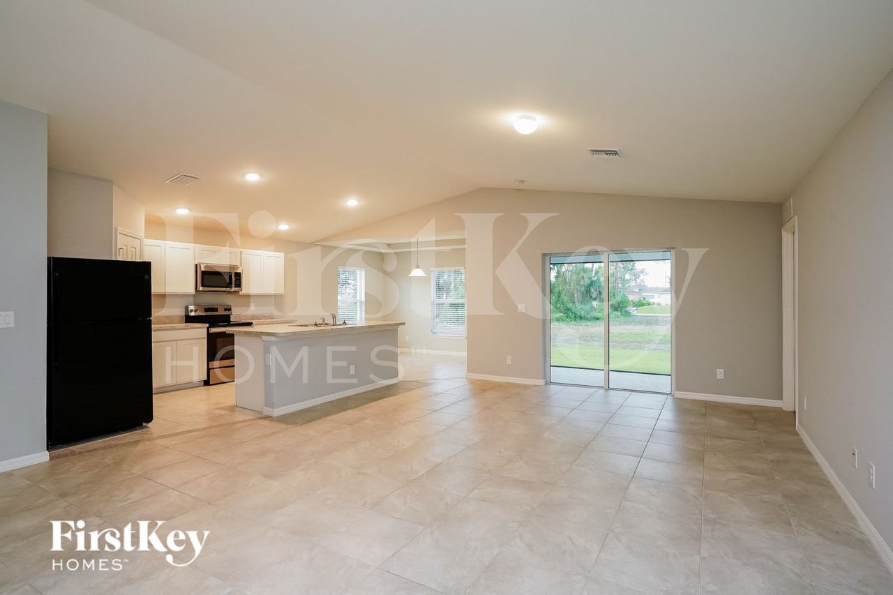1606 Ne 35th Ter - Photo 2 of 15