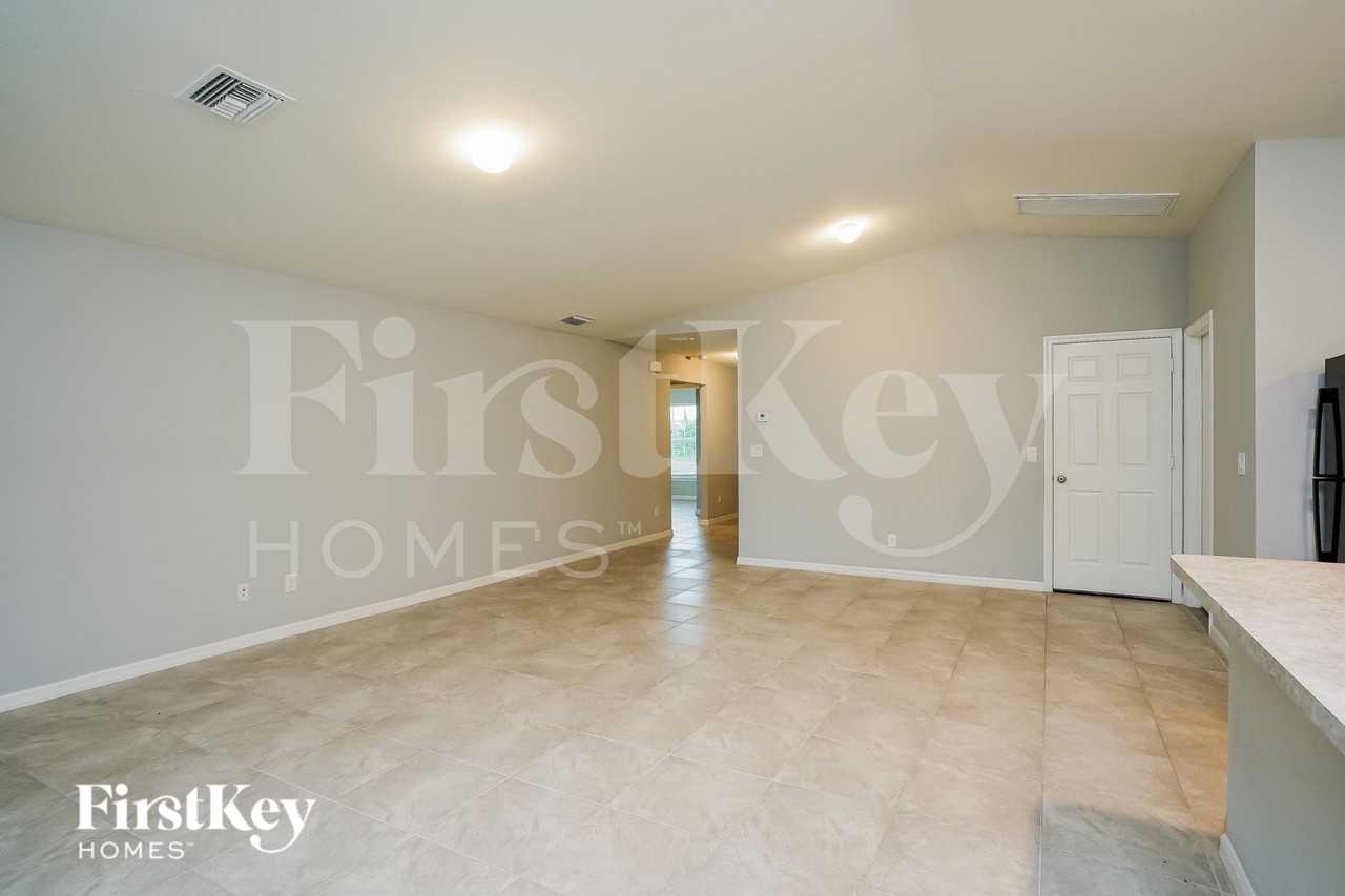 1606 Ne 35th Ter - Photo 3 of 15