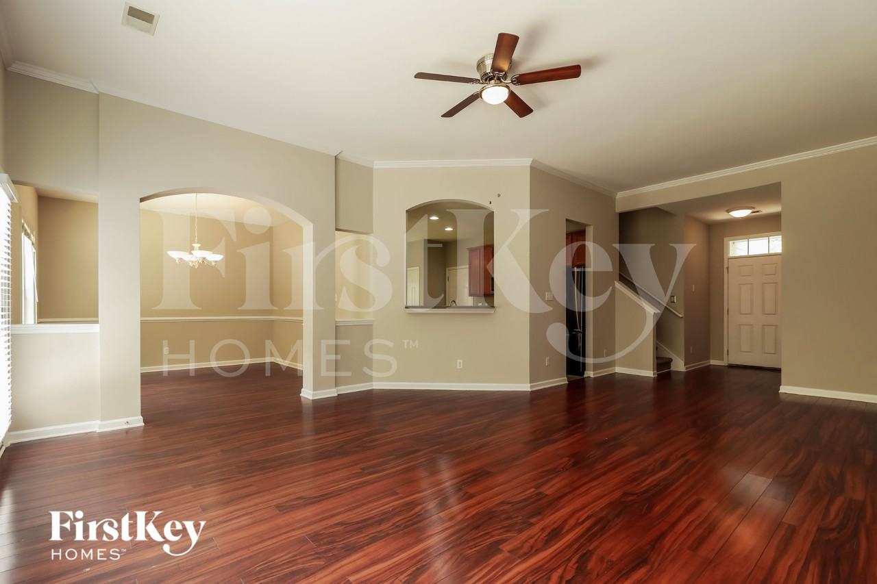 9661 Pebble Creek Blvd - Photo 3 of 15