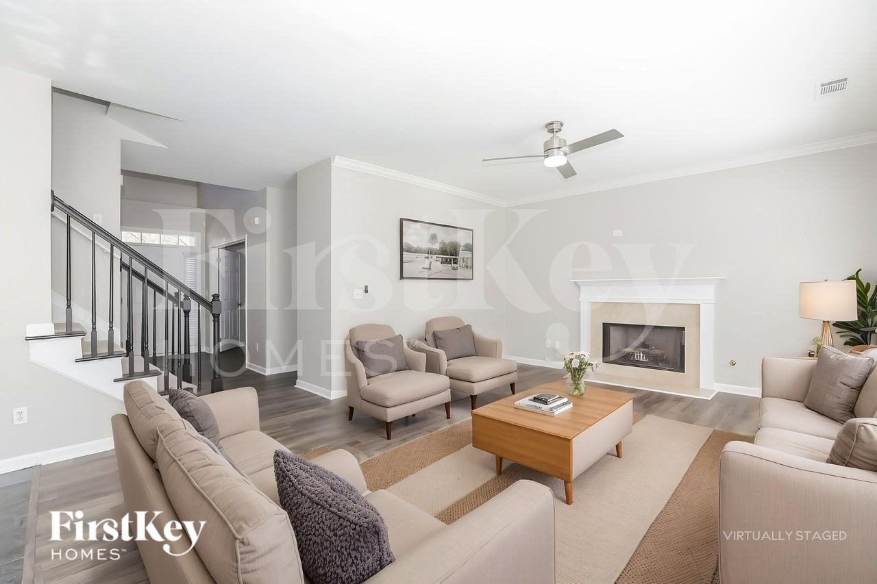 2127 Mitford Ct - Photo 3 of 18