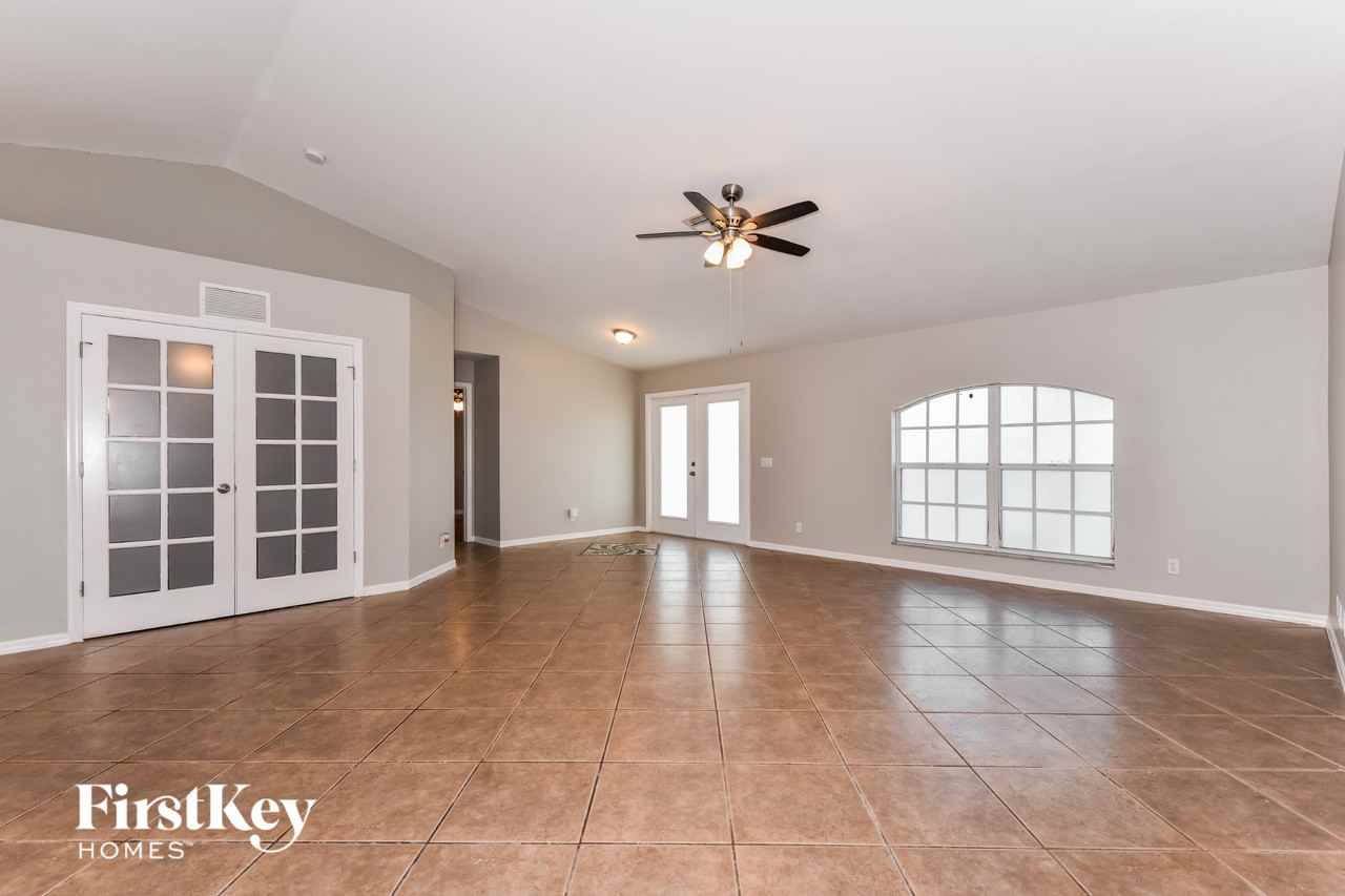 3736 Sw Santa Barbara Pl - Photo 2 of 15