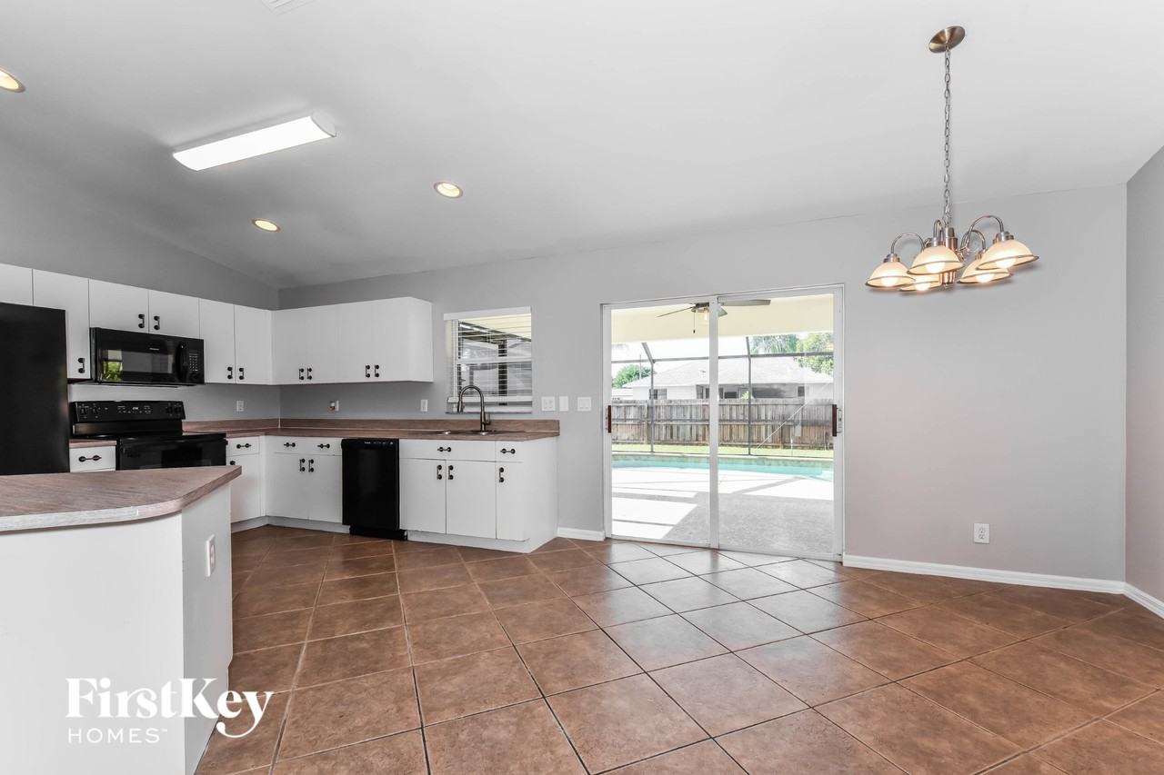 3736 Sw Santa Barbara Pl - Photo 4 of 15